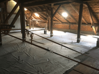 ehemaliger Tanzsaal Dachtragwerk - Decke über 2.OG – Abhängung historische Stuckdecke Saal an neuer Stahlbetondecke auf verlorener Schalung, im Bild …